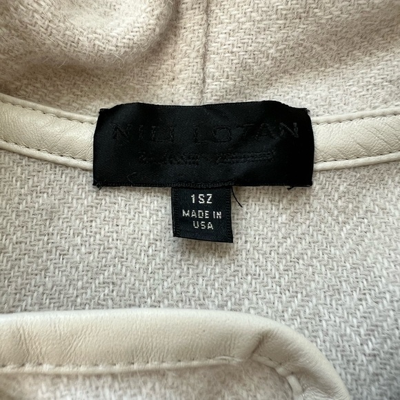 Nili Lotan Cape Elegant Cool - wool, alpaca, lambskin trim, cowhide buttons - Picture 9 of 13